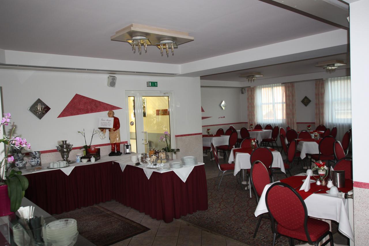 Hotel Buergerhof Hohenstein-Ernstthal Bagian luar foto