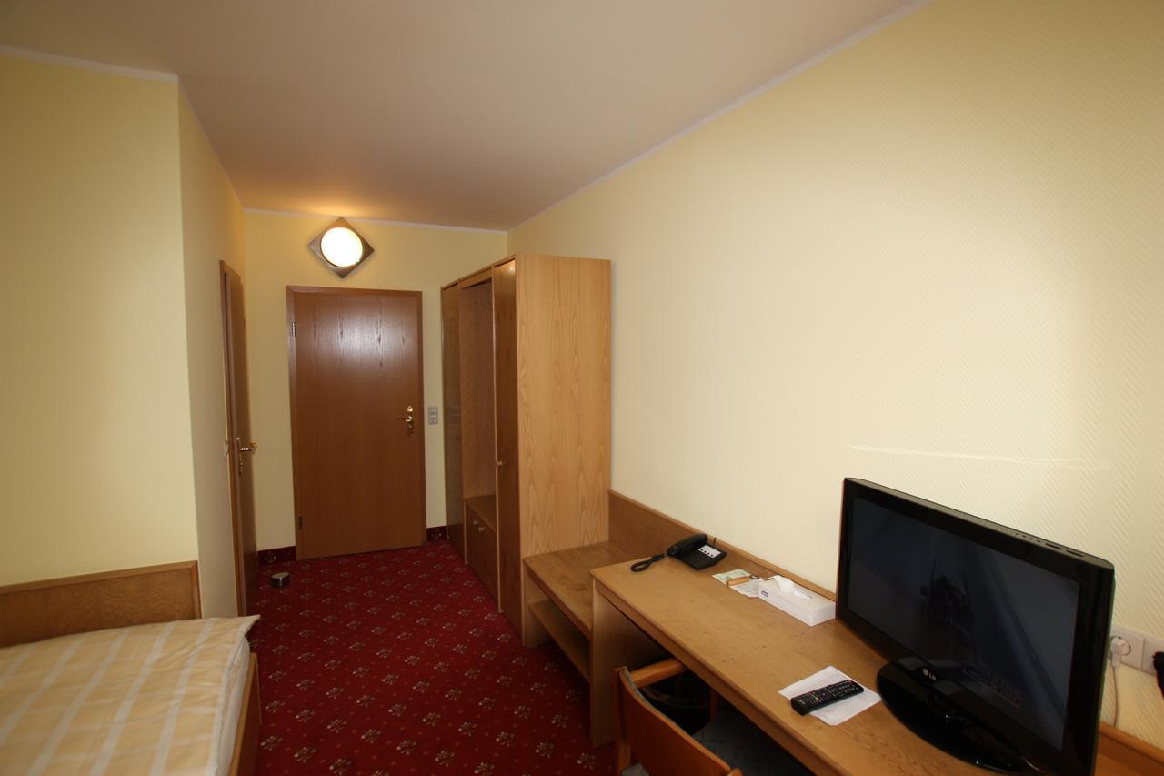Hotel Buergerhof Hohenstein-Ernstthal Bagian luar foto