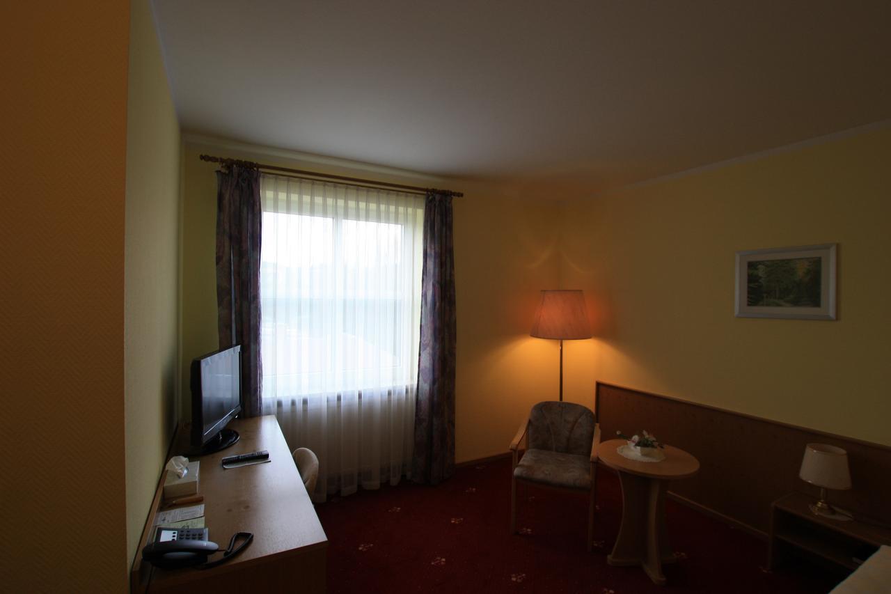 Hotel Buergerhof Hohenstein-Ernstthal Bagian luar foto