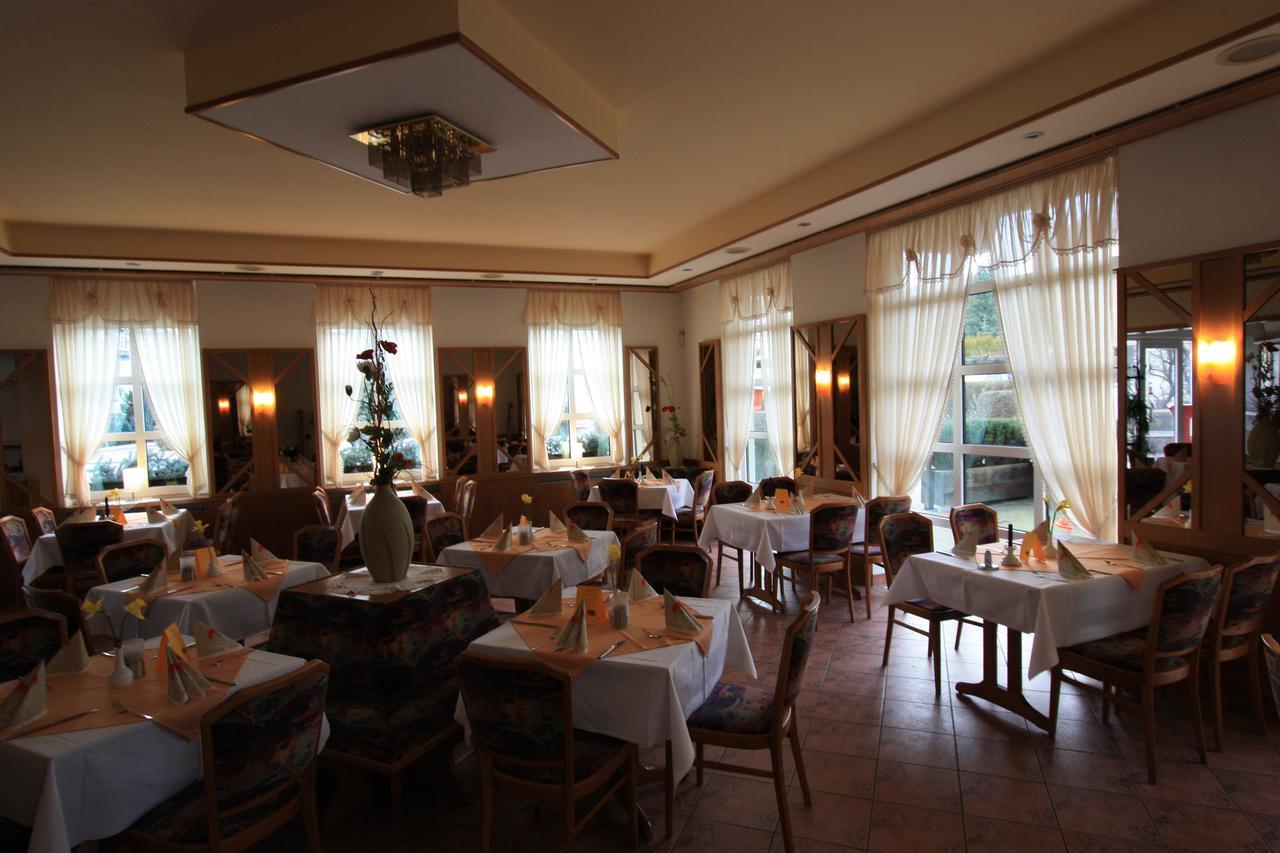 Hotel Buergerhof Hohenstein-Ernstthal Bagian luar foto