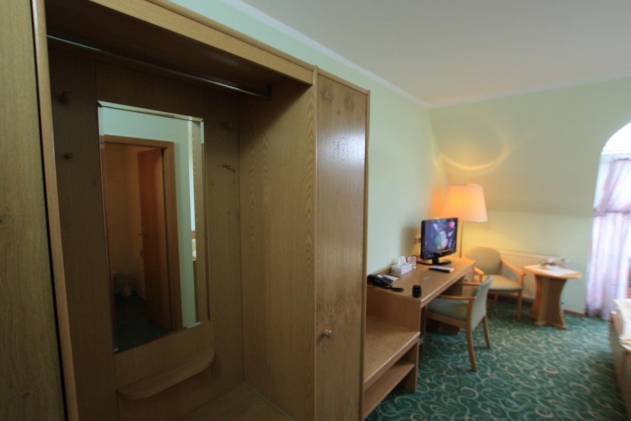 Hotel Buergerhof Hohenstein-Ernstthal Bagian luar foto
