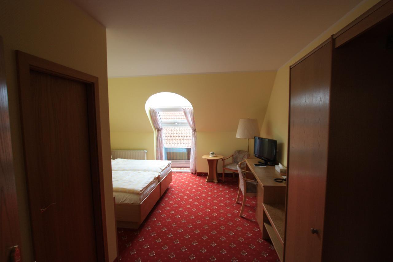 Hotel Buergerhof Hohenstein-Ernstthal Bagian luar foto