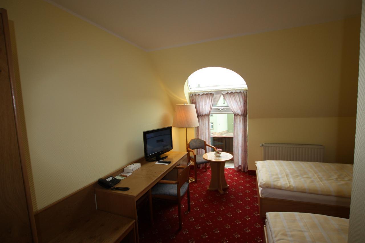 Hotel Buergerhof Hohenstein-Ernstthal Bagian luar foto