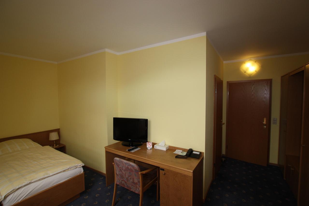 Hotel Buergerhof Hohenstein-Ernstthal Bagian luar foto